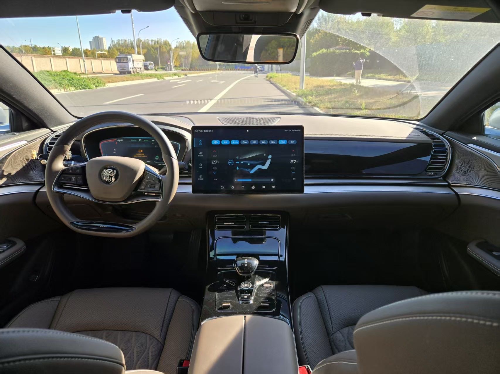 BYD Han 2023 immagine di auto #3