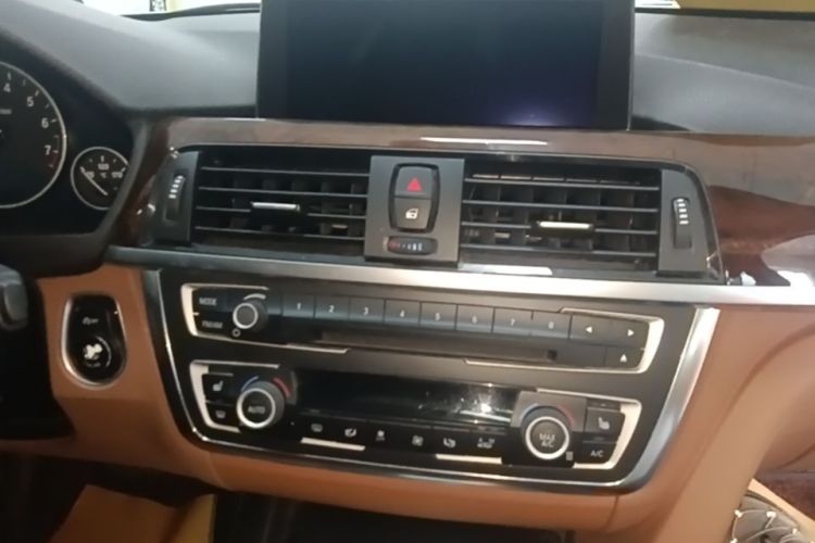 BMW 3 Series 2015 car image #13