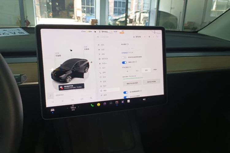 Tesla Model Y 2022 car image #17