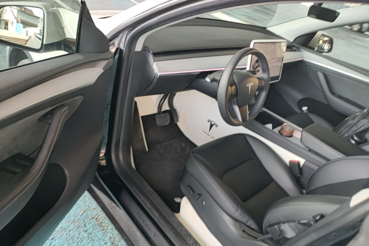Tesla Model Y 2023 #16 Tesla Model Y 2023 car image #16