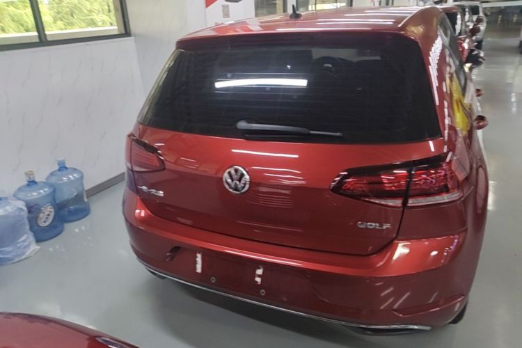 Volkswagen Golf 2019 car image #6
