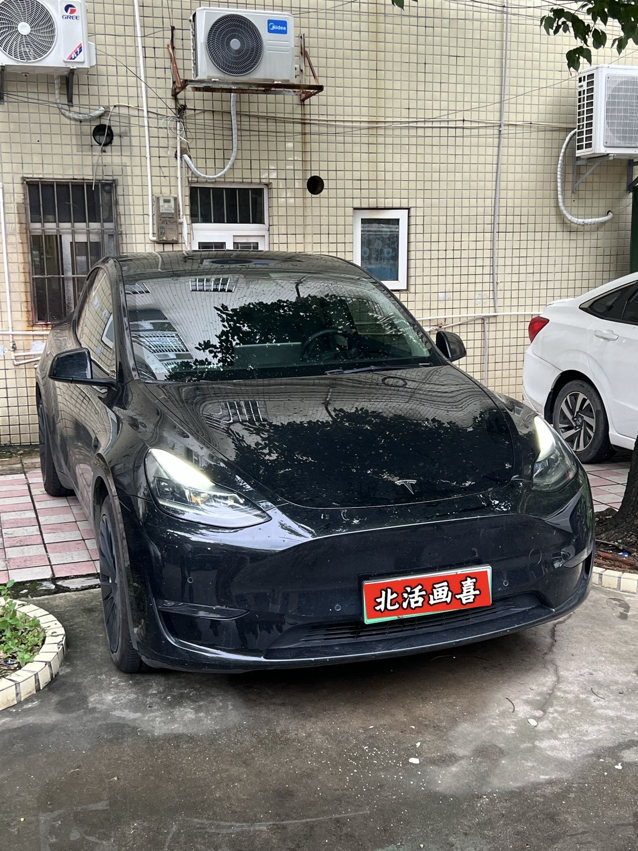 Tesla Model Y 2022 #2 Tesla Model Y 2022 car image #2