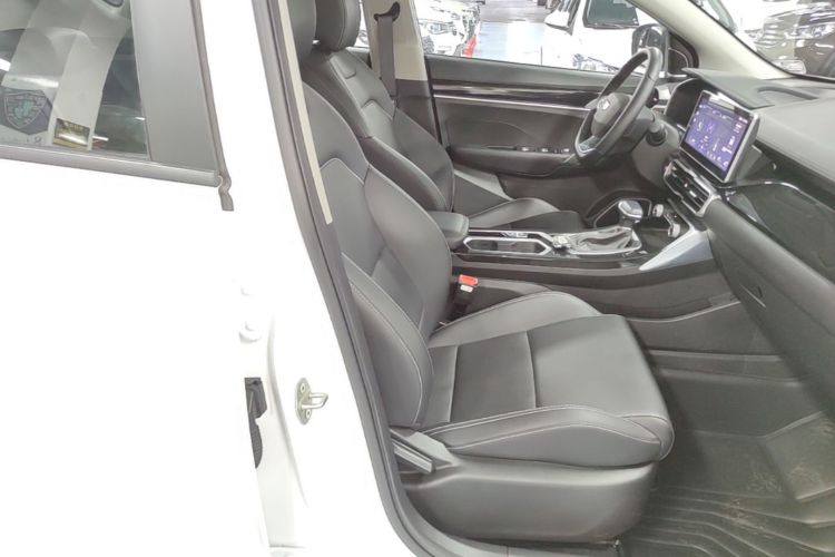 GEELY Coolray 2025 car image #24
