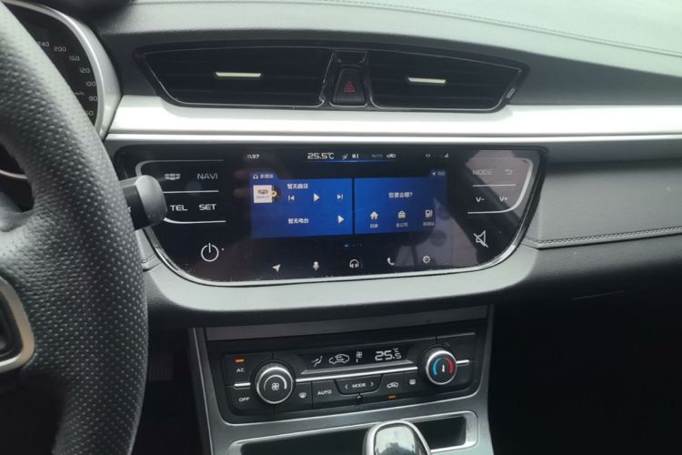 GEELY Emgrand 2019 #13 GEELY Emgrand 2019 car image #13