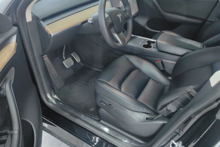 Tesla Model Y 2023 car image #18