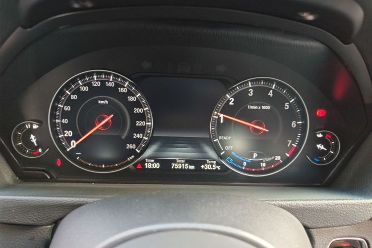 BMW 3 Series 2018 car image #12