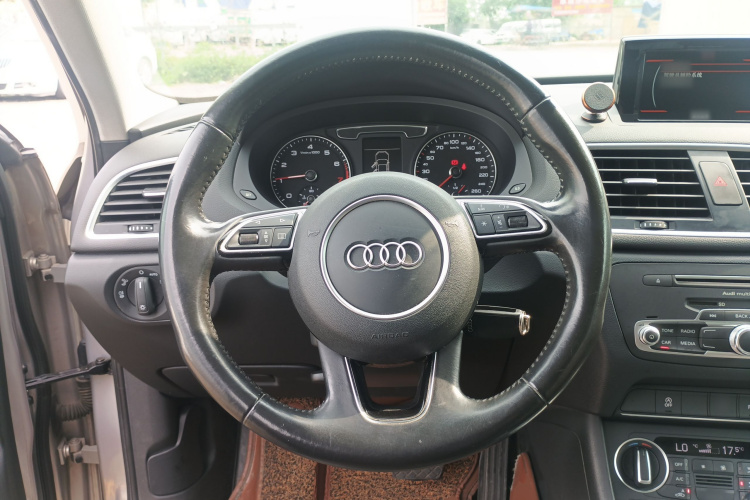 Audi Q3 2017 immagine di auto #27