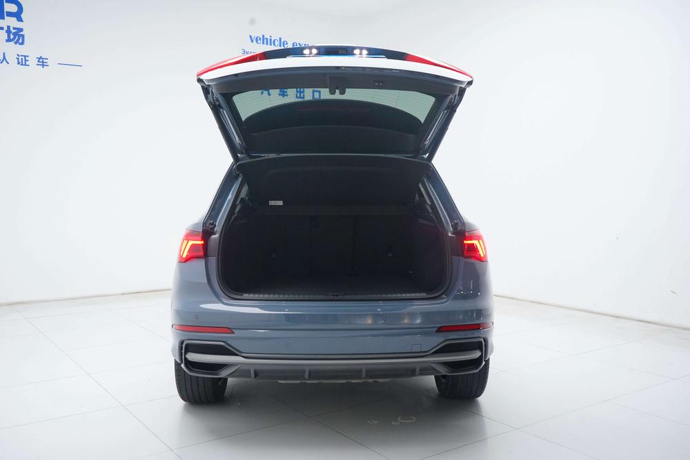Audi Q3 2022 car image #14