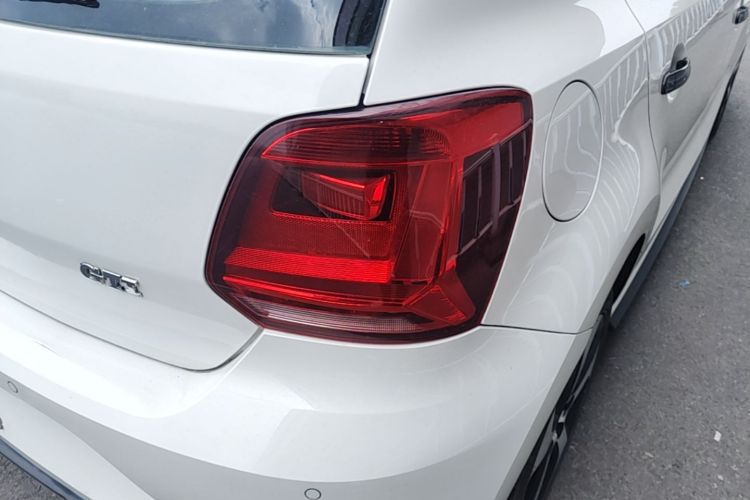 Volkswagen Polo 2017 car image #8