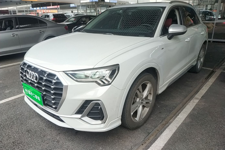 Audi Q3 2020 car image #2