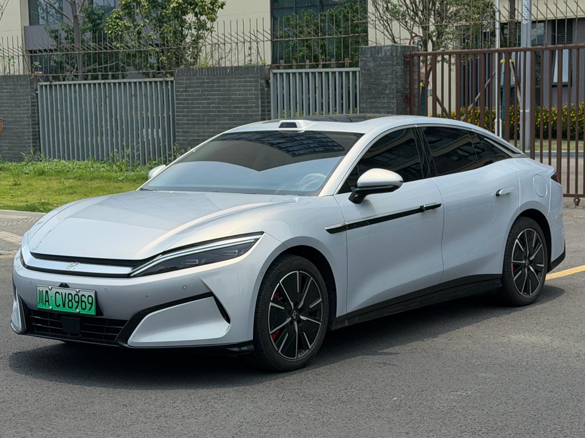 BYD HanL 2025 car image 