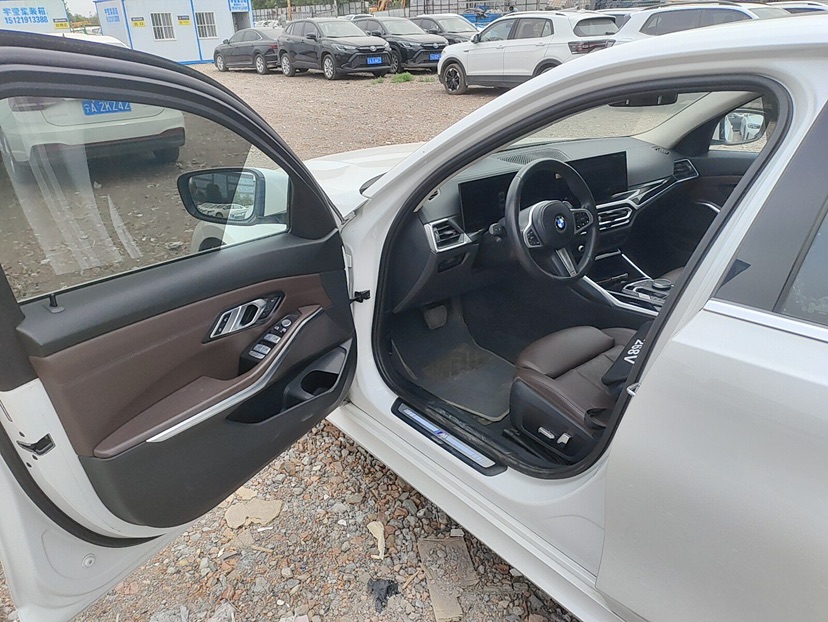 BMW 3 Series 2023 #2 BMW 3 Series 2023 car image #2