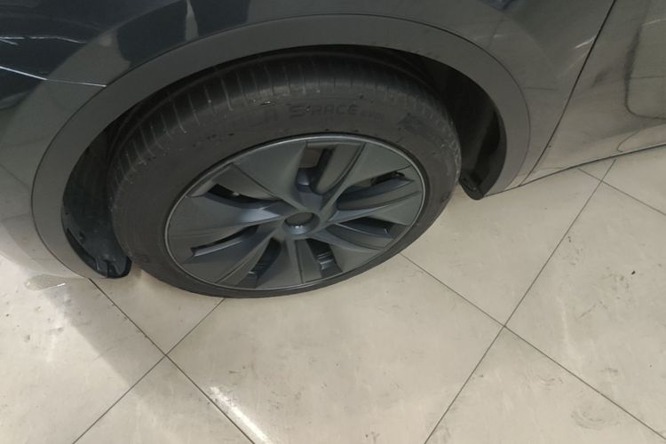 Tesla Model Y 2024 #9 Tesla Model Y 2024 car image #9