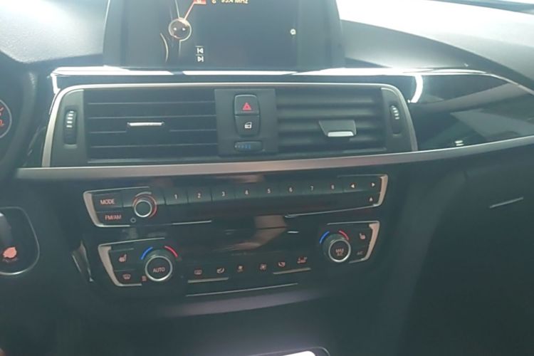 BMW 3 Series 2017 #13 BMW 3 Series 2017 car image #13