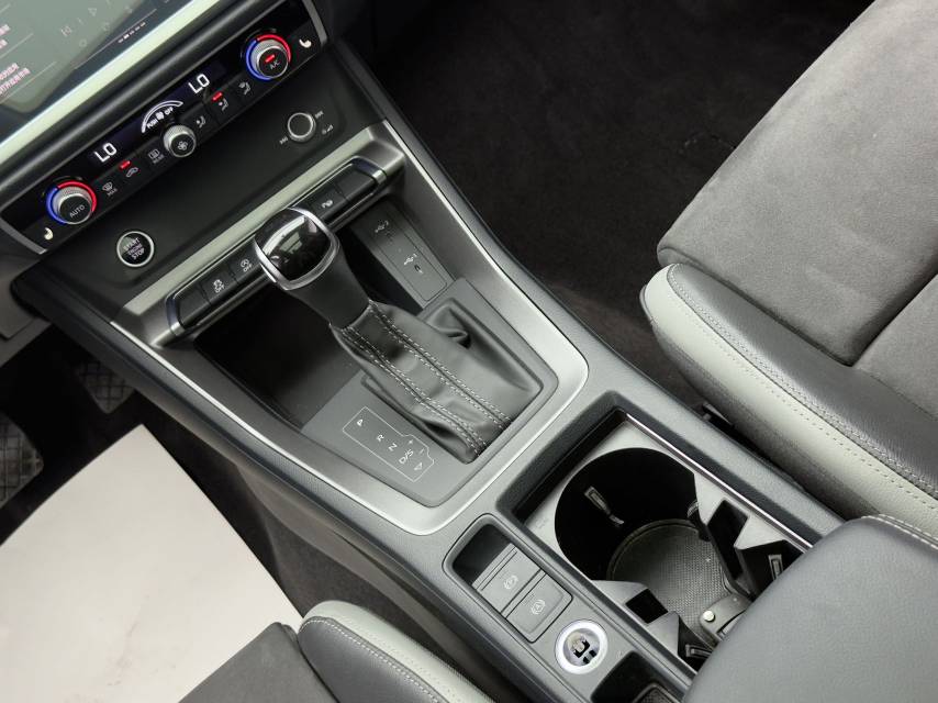 Audi Q3 2022 car image #13