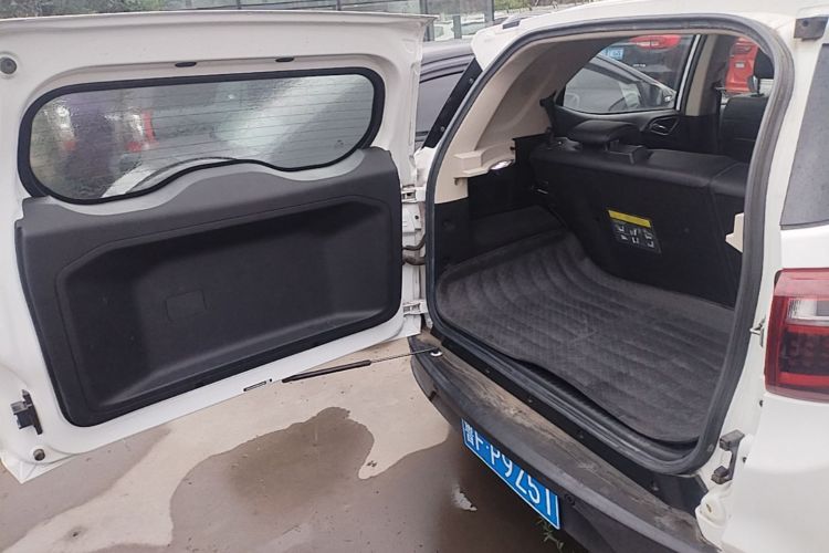 BYD Yuan 2017 #21 BYD Yuan 2017 car image #21
