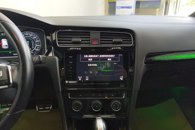 Volkswagen Golf 2020 car image #11