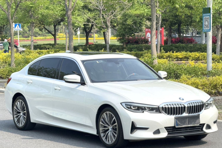 BMW 3 Series 2019 #4 BMW 3 Series 2019 car image #4