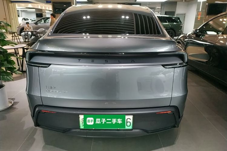 Tesla Model Y 2026 #4 Tesla Model Y 2026 car image #4