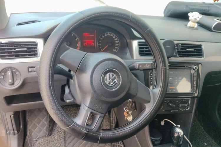 Volkswagen Santana 2015 car image #12