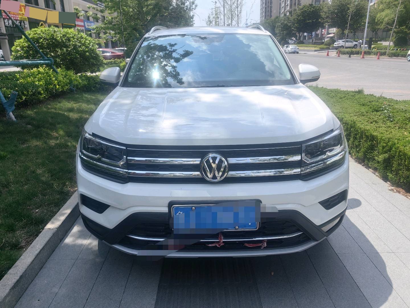 2019 car image #2