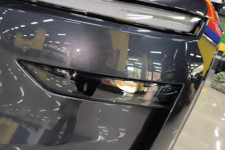 Tesla Model Y 2025 immagine di auto #23