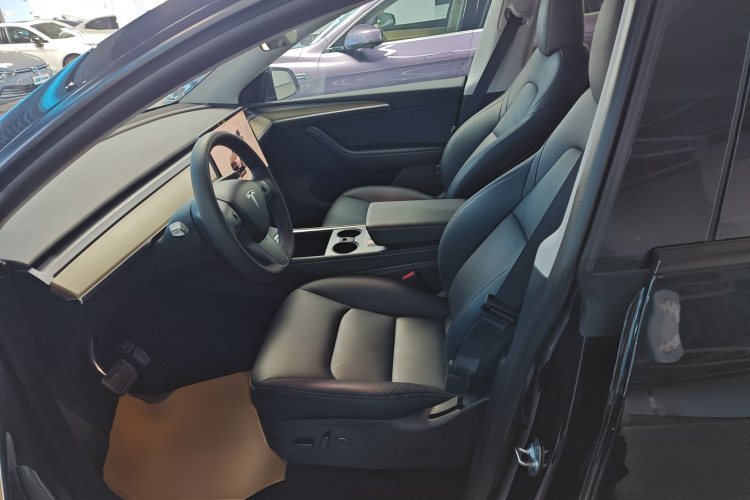 Tesla Model Y 2023 immagine di auto #15