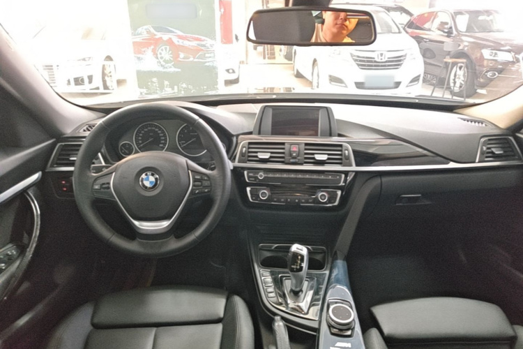 BMW 3 Series GT 2018 car image #11