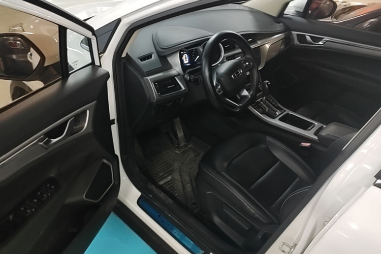 GEELY Emgrand GS 2019 car image #16