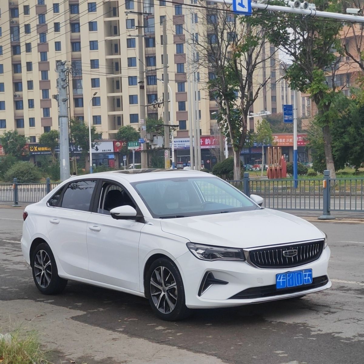 GEELY Emgrand 2022 car image #2
