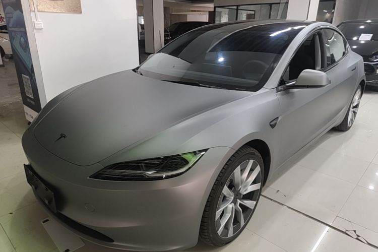Tesla Model 3 2024 car image #2