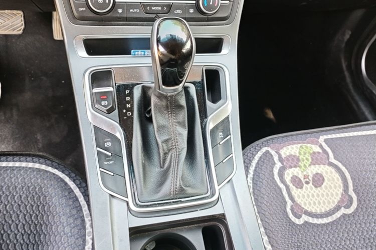 GEELY Emgrand 2020 #14 GEELY Emgrand 2020 car image #14