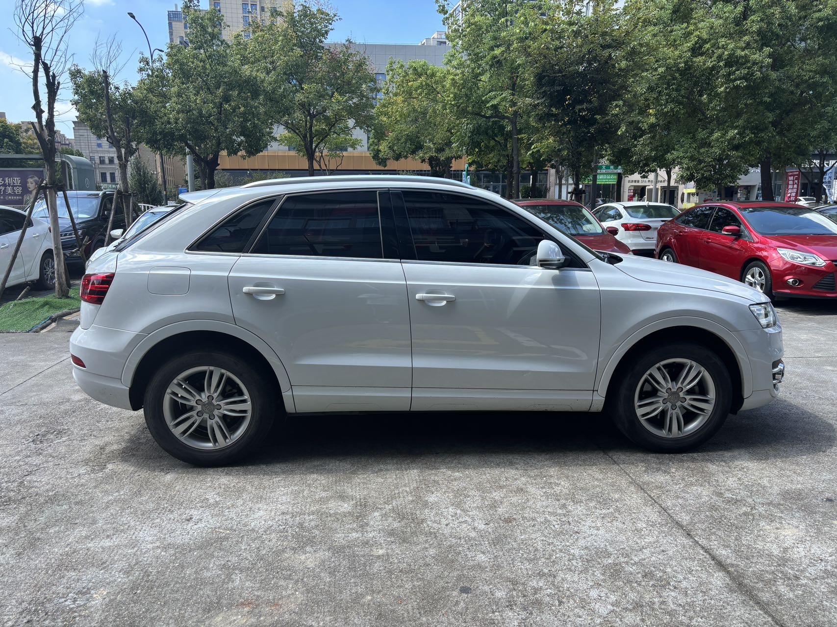 Audi Q3 2015 car image #5