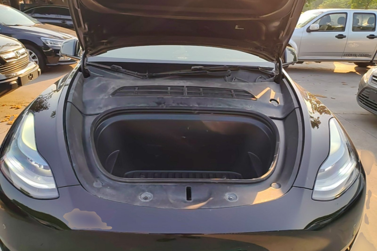 Tesla Model Y 2023 car image #22