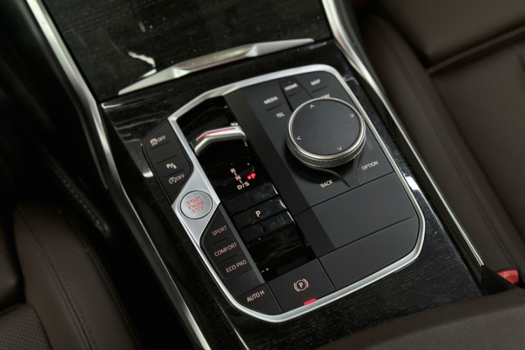 BMW 3 Series 2023 image de voiture #15