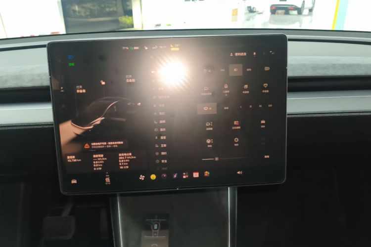 Tesla Model Y 2025 #13 Tesla Model Y 2025 car image #13