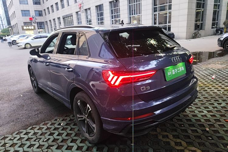 Audi Q3 2022 car image #5
