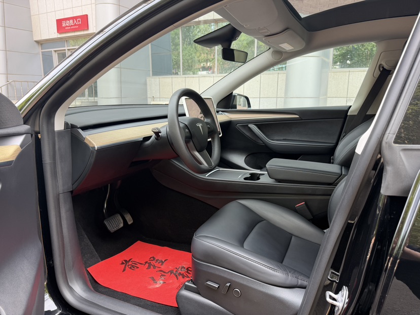 Tesla Model Y 2023 #7 Tesla Model Y 2023 car image #7