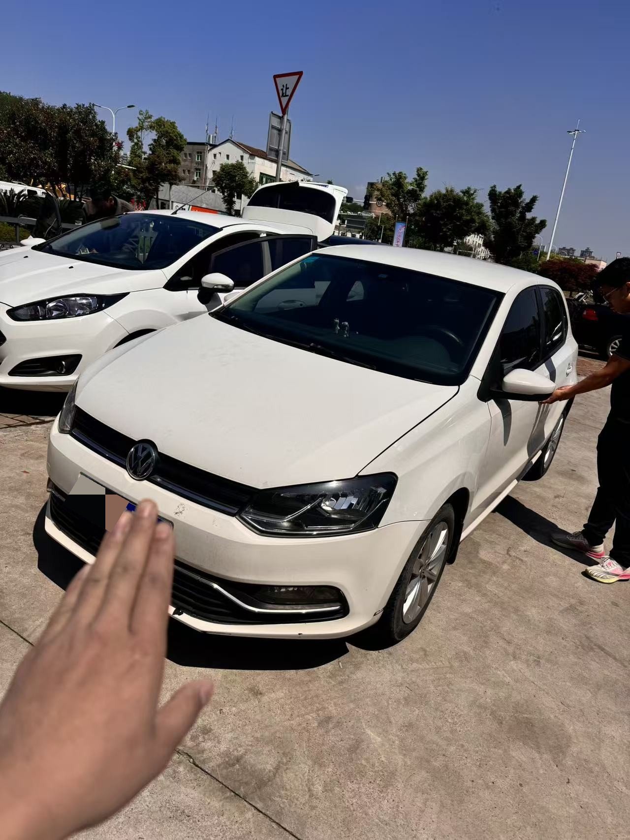Volkswagen Polo 2015 Volkswagen Polo 2015 car image