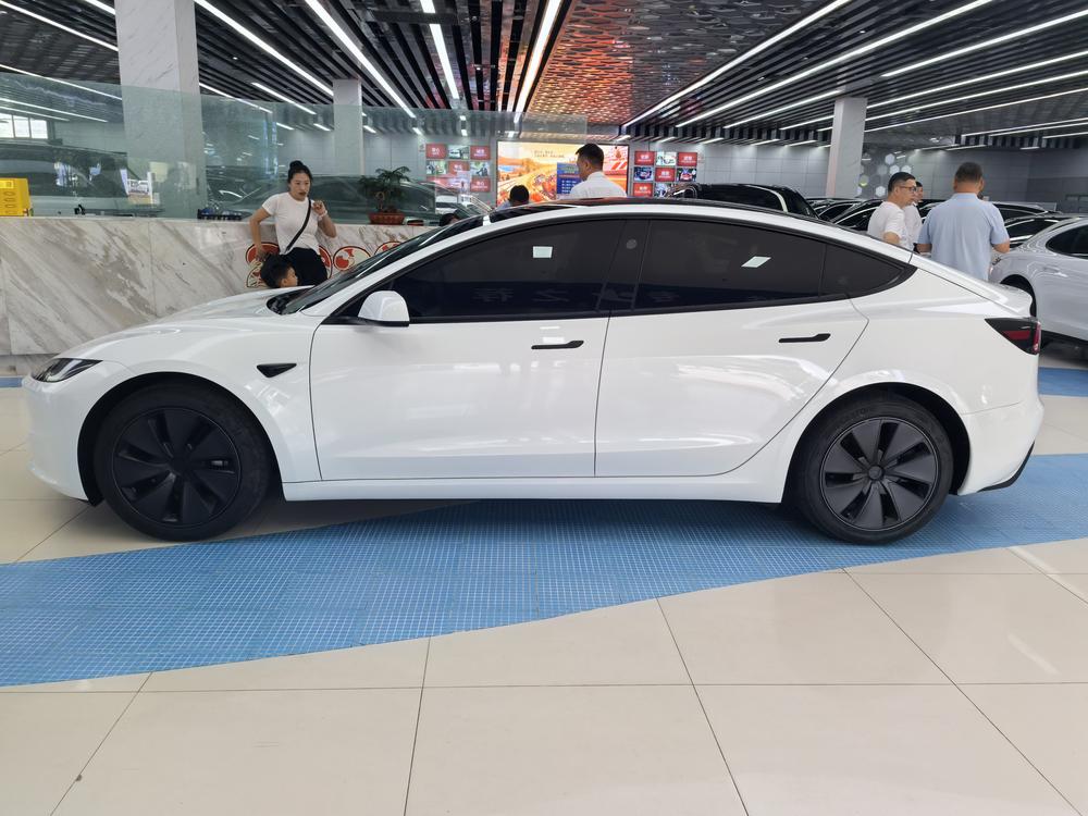 Tesla Model 3 2025 #4 Tesla Model 3 2025 car image #4