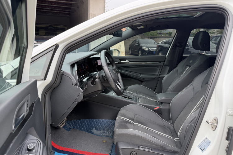 Volkswagen Golf 2022 car image #10