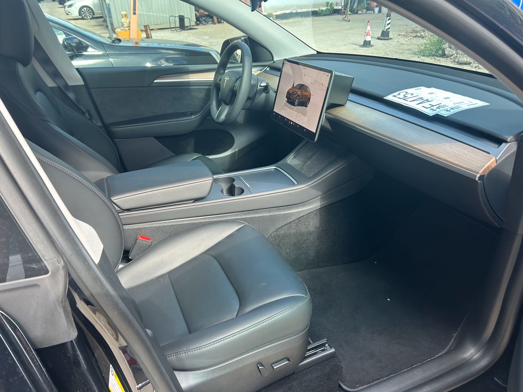 Tesla Model Y 2023 car image #6