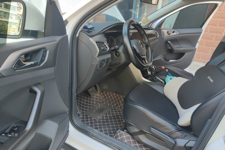 Volkswagen T-Cross 2021 immagine di auto #18