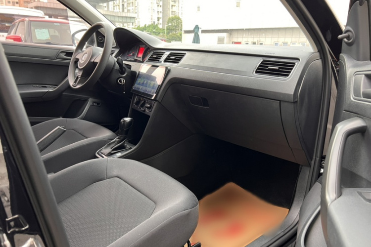 Volkswagen Santana 2017 car image #12