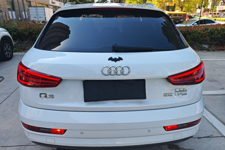 Audi Q3 2019 car image #6
