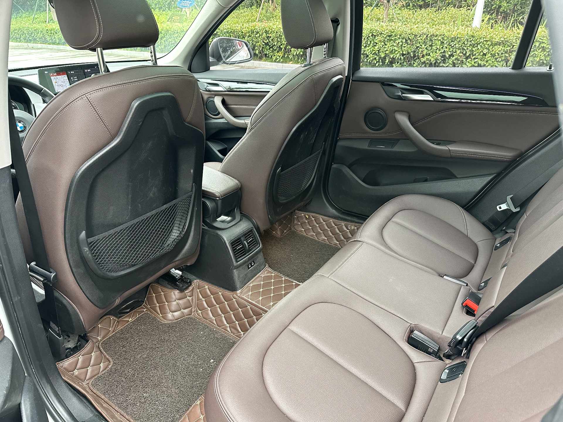 2019 car image #2