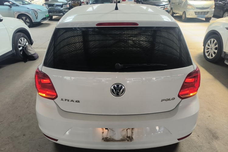 Volkswagen Polo 2016 car image #6
