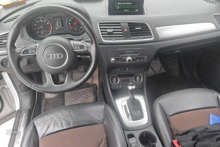 Audi Q3 2017 car image #11