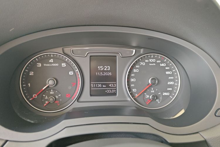 Audi Q3 2016 car image #8