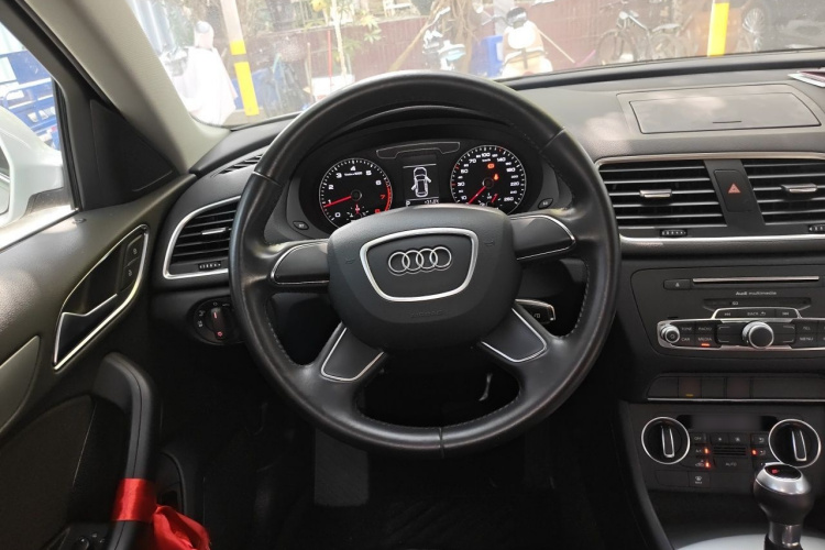 Audi Q3 2018 immagine di auto #11